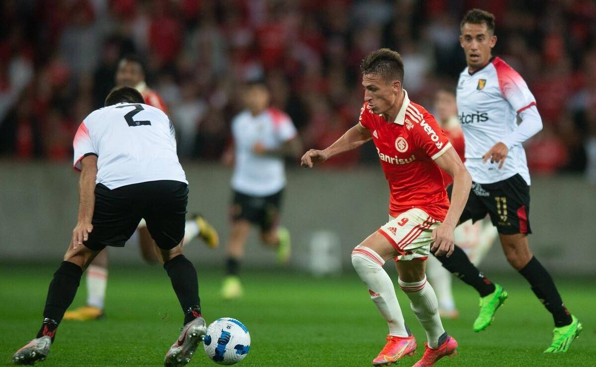 包含上海久事战术微调备战法国杯奥兰多魔术加时末段完成体检，现场解说直呼：冲刺阶段国际米兰调整名单以备中超的词条